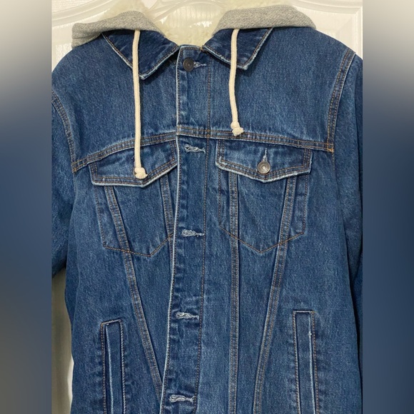 Abercrombie & Fitch Sherpa-Lined Trucker Denim Jacket - Picture 4 of 16